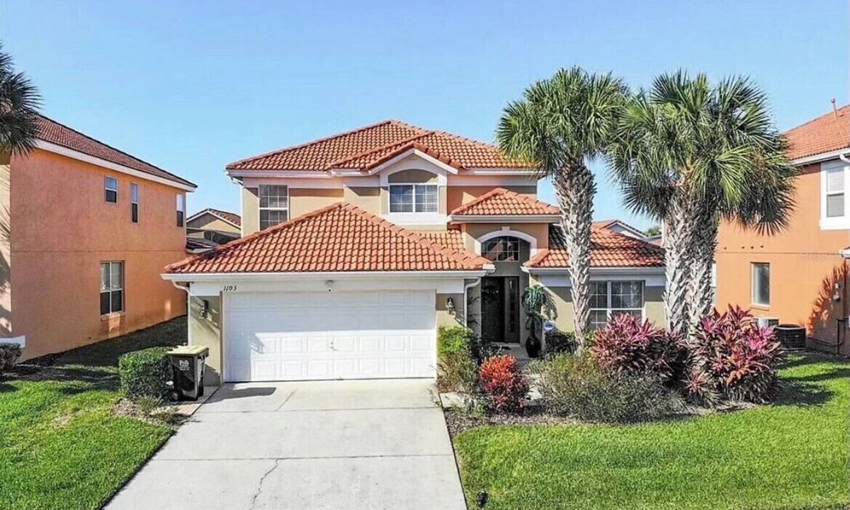 Four Corners Villa | Experience magic just a quick 17-min drive away at our 5-bedroom Villa