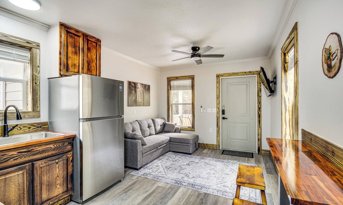 Gulfport Cottage | Explore, Shop & Unwind: Serene Gulfport Getaway