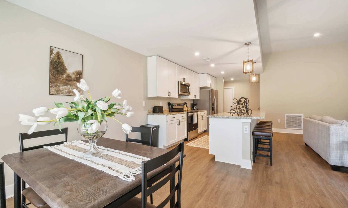 Acme Condo | Explore Traverse City! Pet-Friendly Condo Getaway