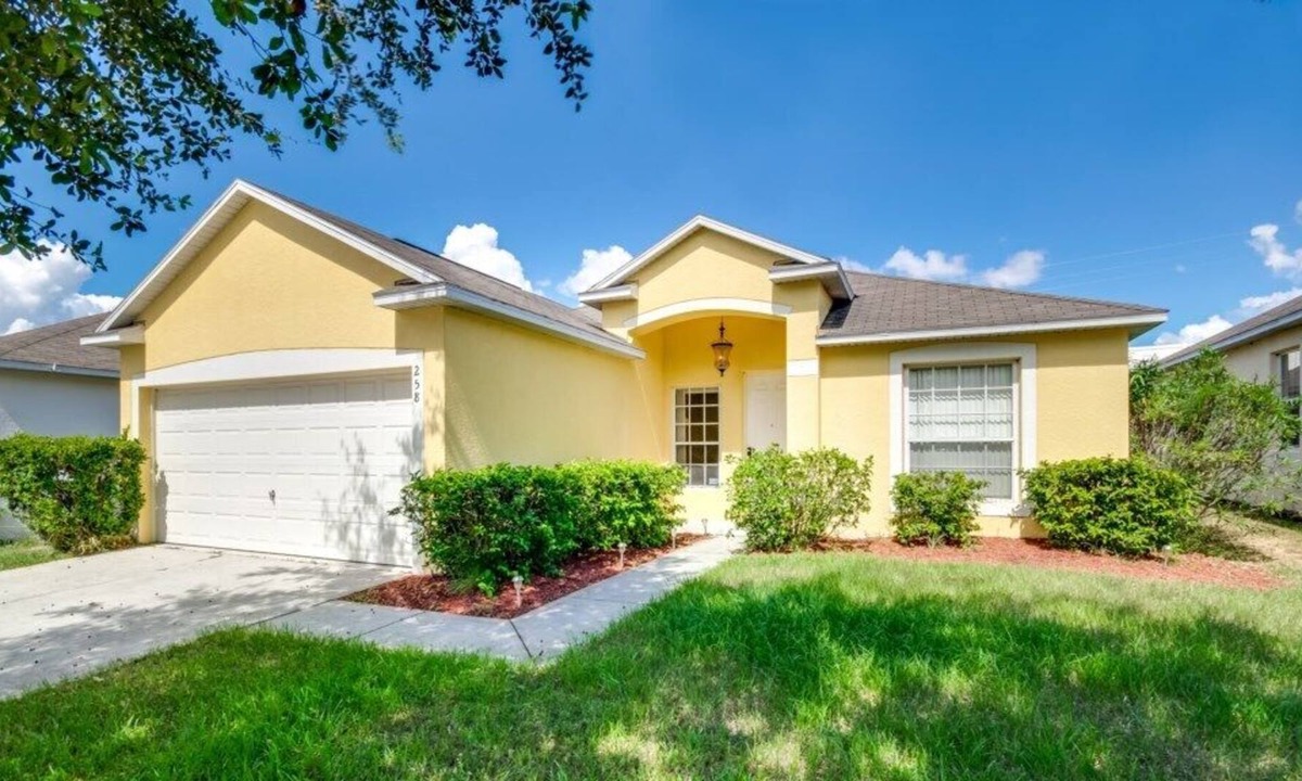 Sunset Ridge Villa | Fabulous 5BR family home with private pool and games room in a quiet community