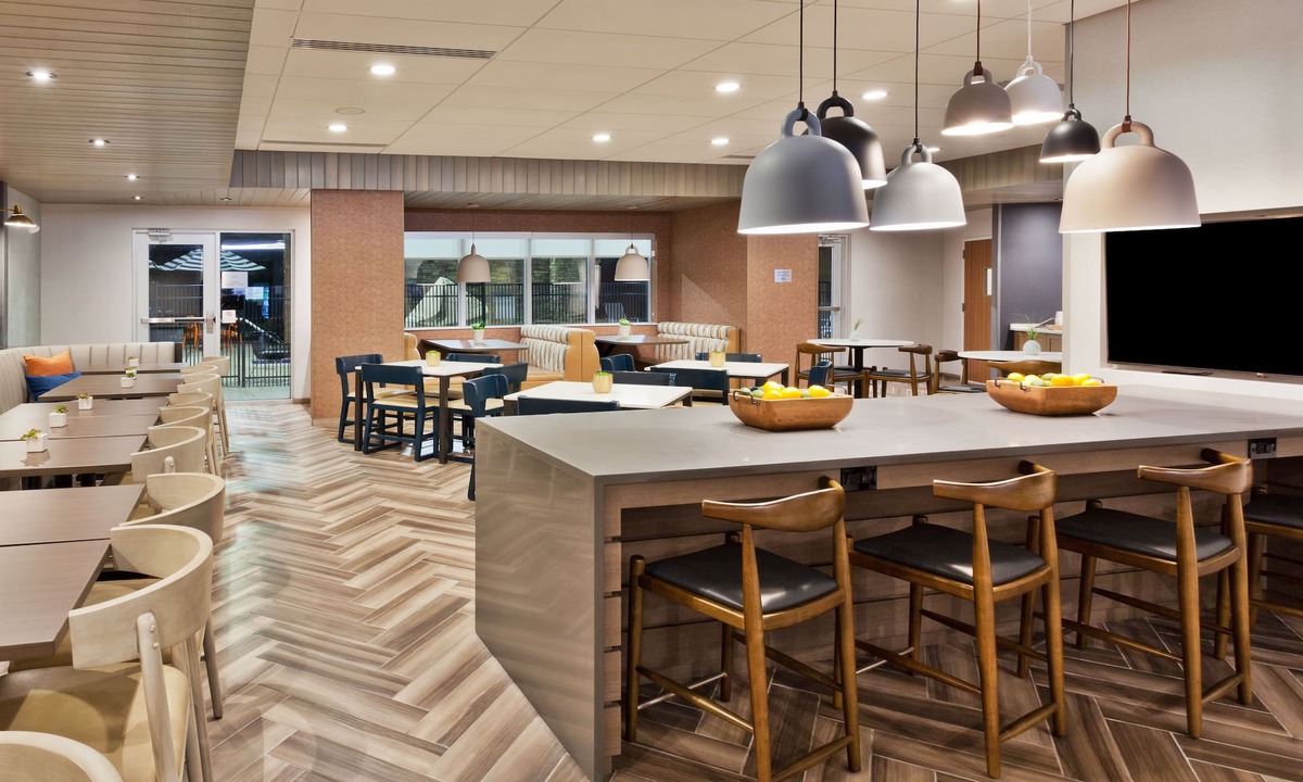 Crestline Heights Hotel | Fairfield Inn & Suites by Marriott Birmingham Colonnade