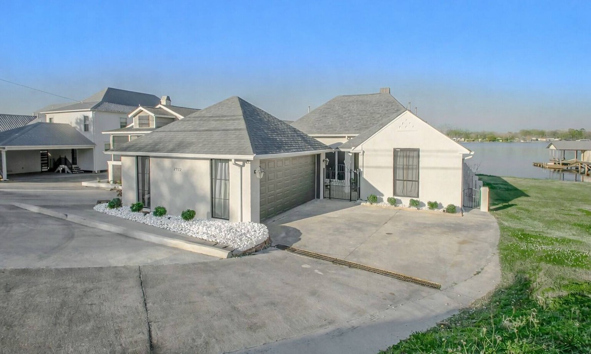 Torbert House | False River Lakefront Home with 2 King Master Suites & Private Pier