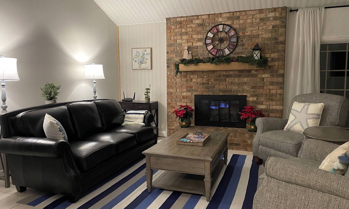 Wright House | Family friendly 3 bed 2 bath a short drive to the prettiest beach in NW Florida