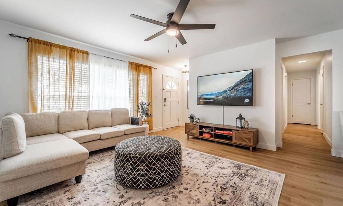 Sanford House | Family-Friendly 4BR Home Near Sanford Airport - Cozy & Convenient