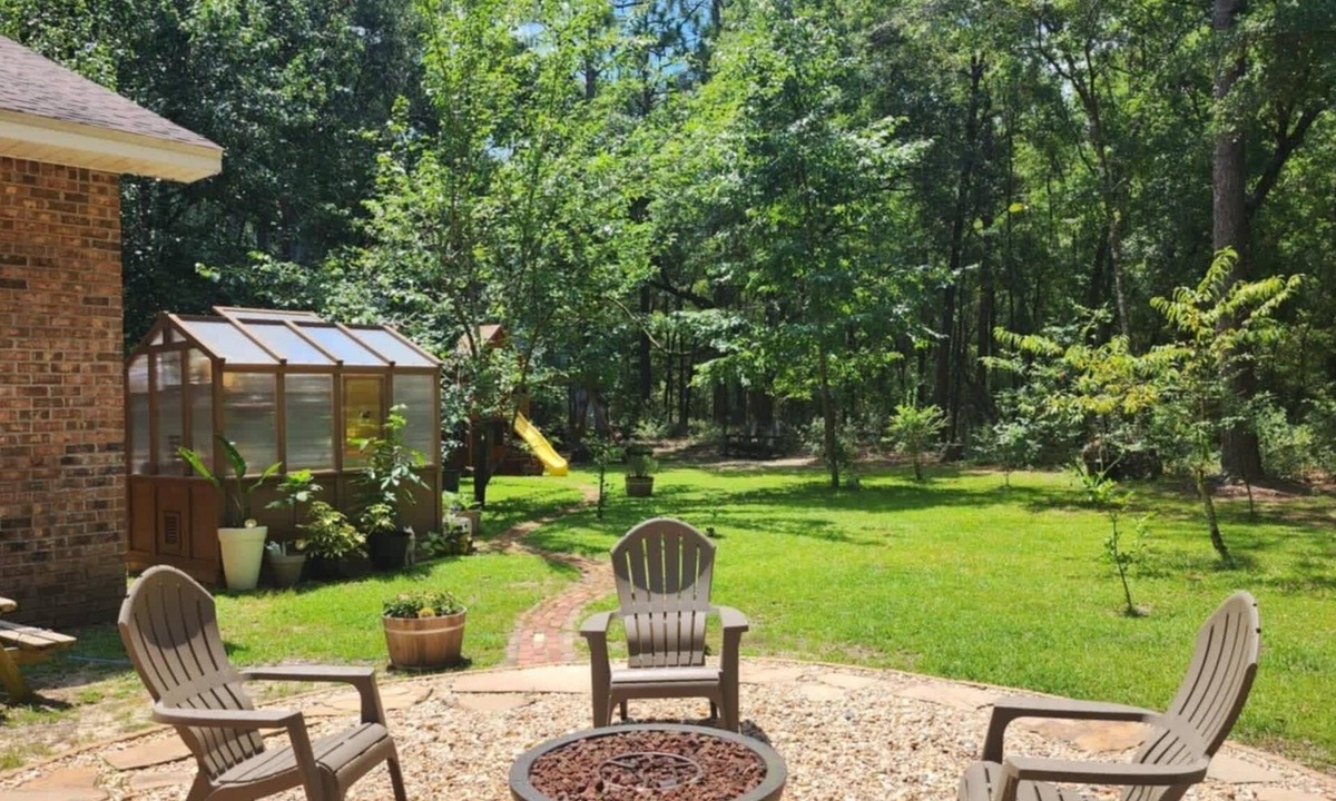 Bagdad House | Family-Friendly Cottage Retreat w/Fire Pit