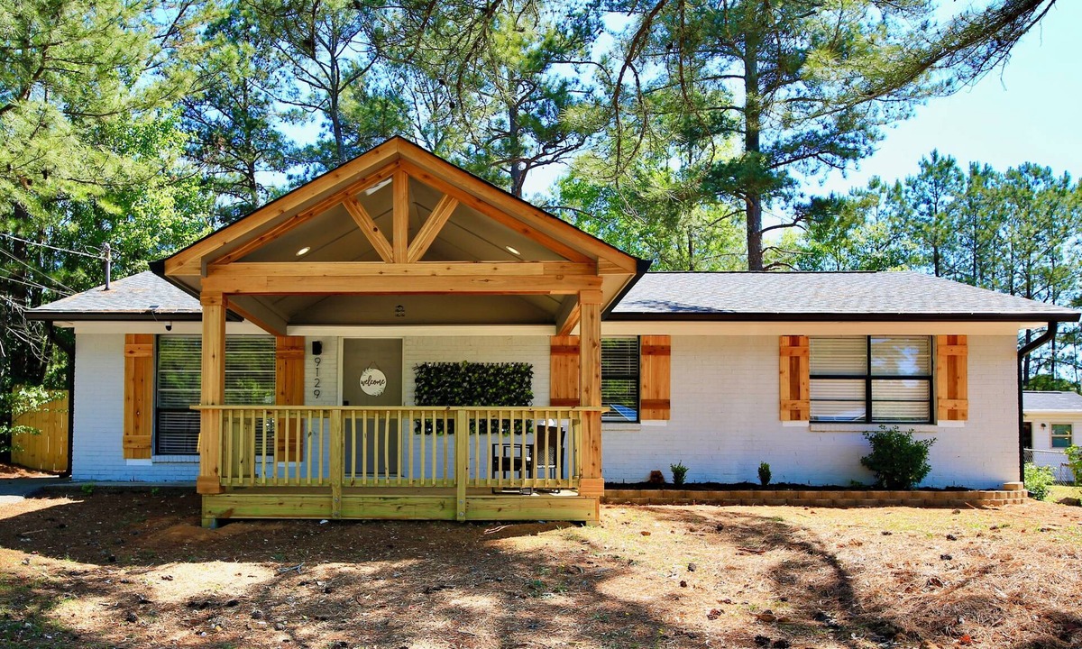 Covington House | Family-Friendly Covington Escape w/Fenced Backyard, Full Kitchen & Coffee Bar