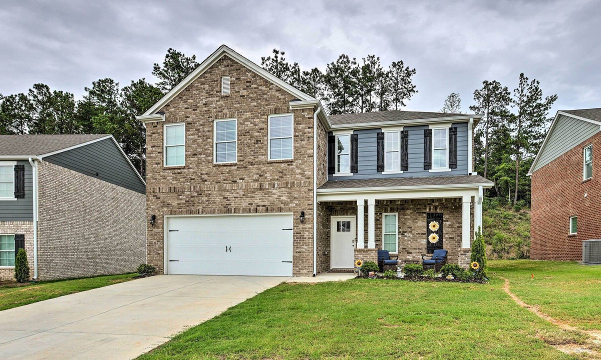 Gardendale House | Family-Friendly Home 17 Mi to Dtwn Birmingham