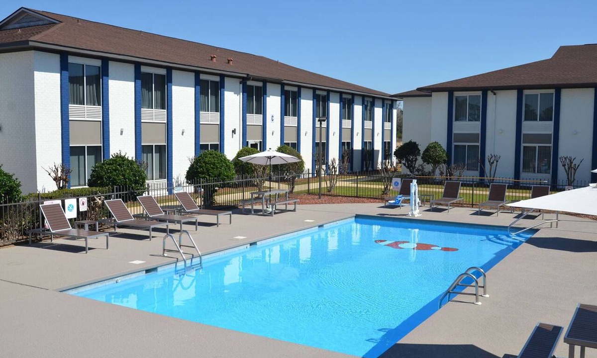 Foley Hotel | Family-Friendly Room Near Foley Sports Complex-1.2miles | Free Breakfast