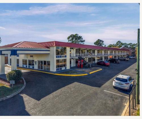 Mobile Hotel | Family Inns of America - Mobile