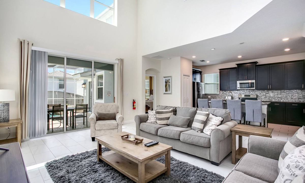 Davenport House | Family Movie Nights! Game Room! Champions Gate Resort Near Disney!