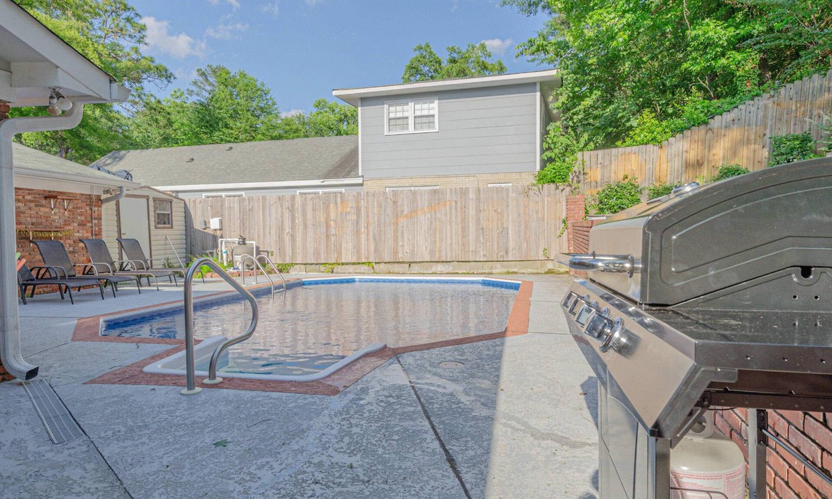 Columbus House | Family Pool Stay w/Games Near Columbus Airport