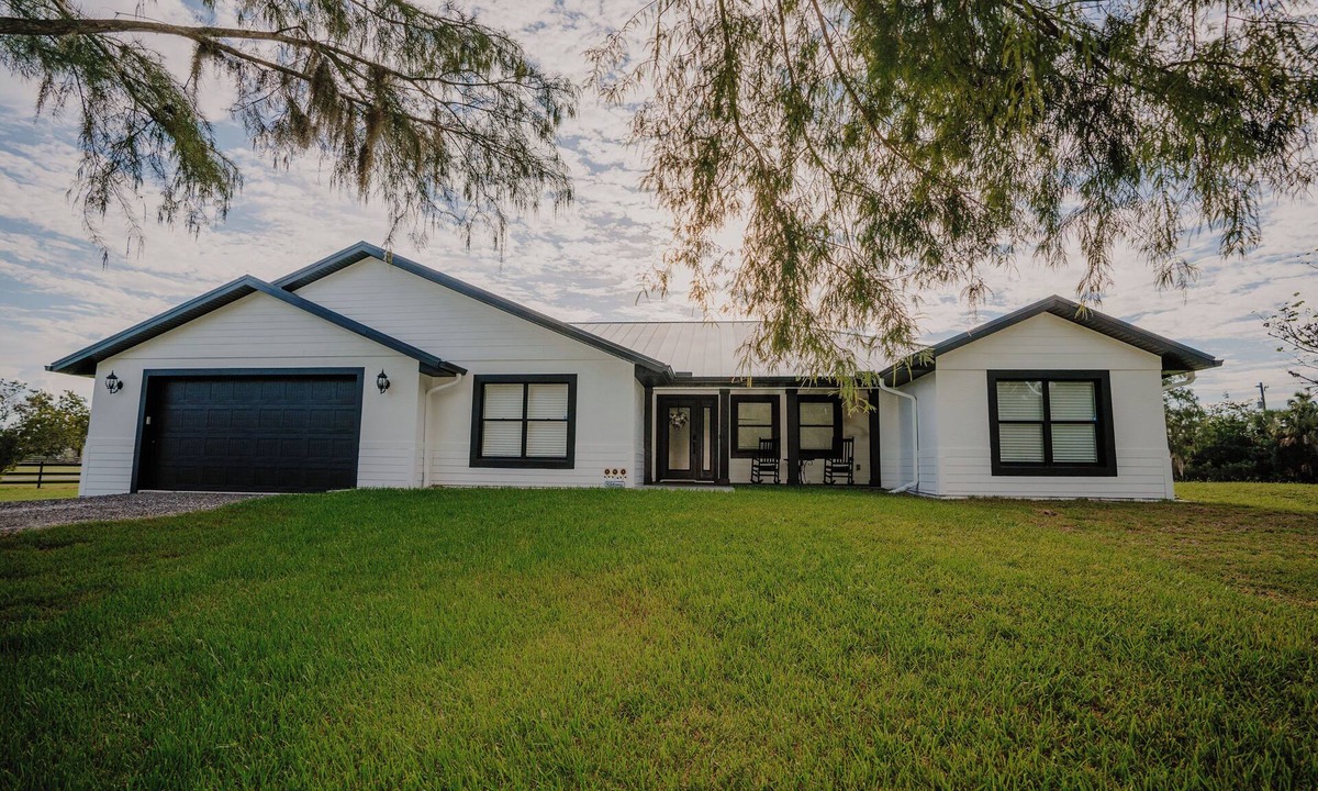 Glencoe House | Farmhouse in the country but close to the beach