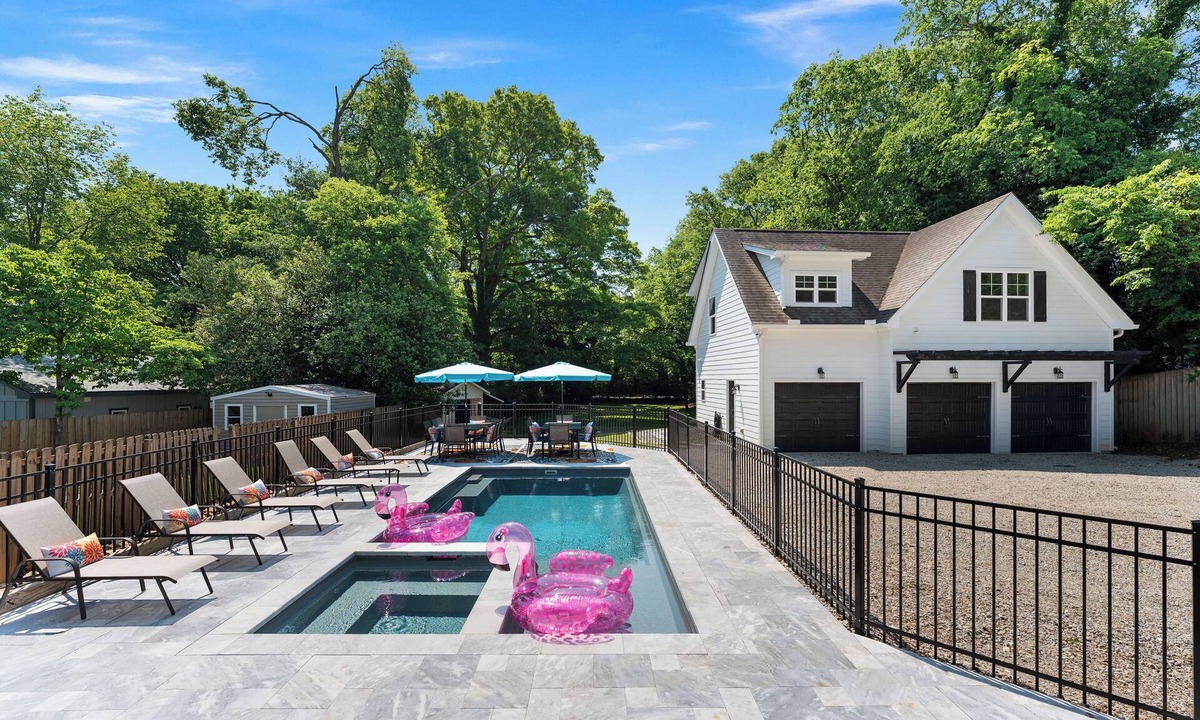 Cartersville House | FIFA ATL + LAKEPOINT Team Retreat - Pool, HotTub, Fire Pit - Sleeps 20