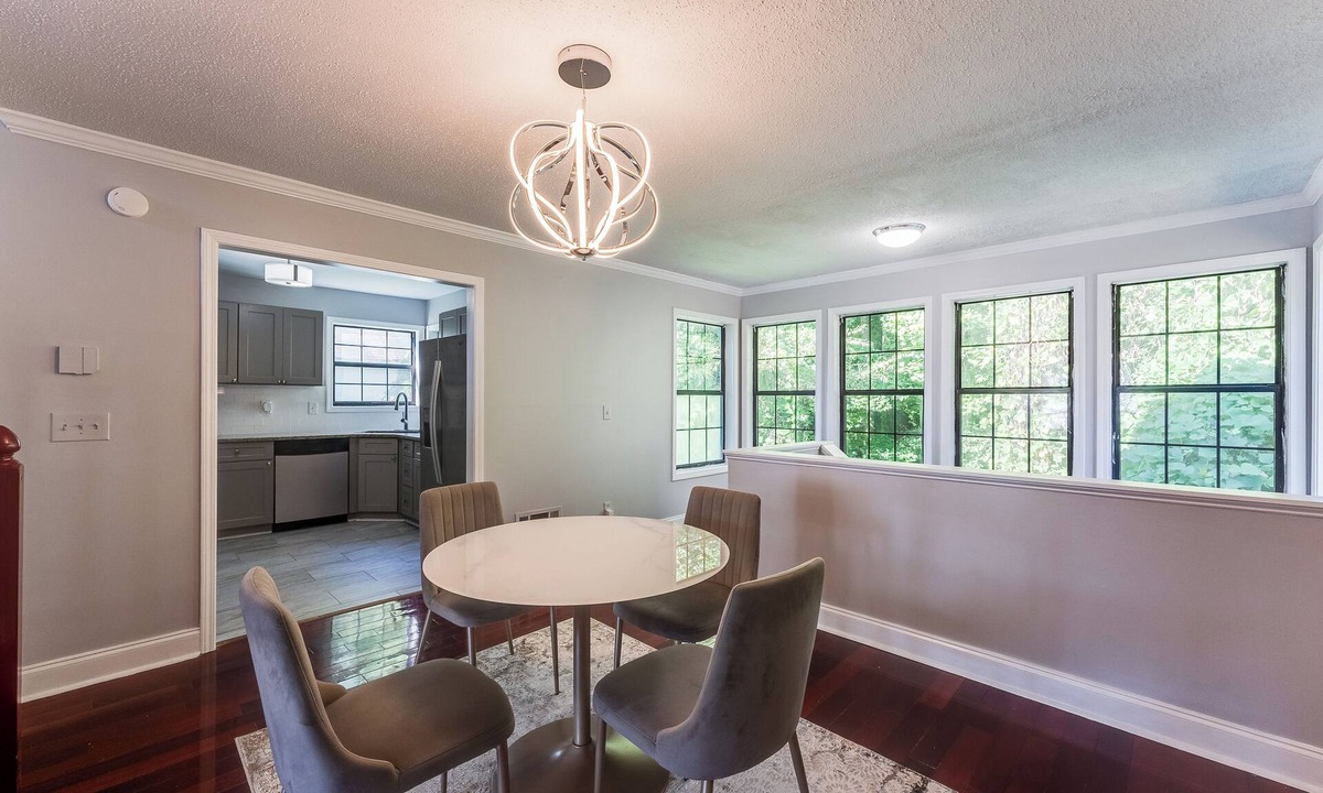 Stone Mountain House | MAJOR INTERNATIONAL SPORTING EVENT FRIENDLY VACATION HOME. GREAT FOR LARGE GROUPS