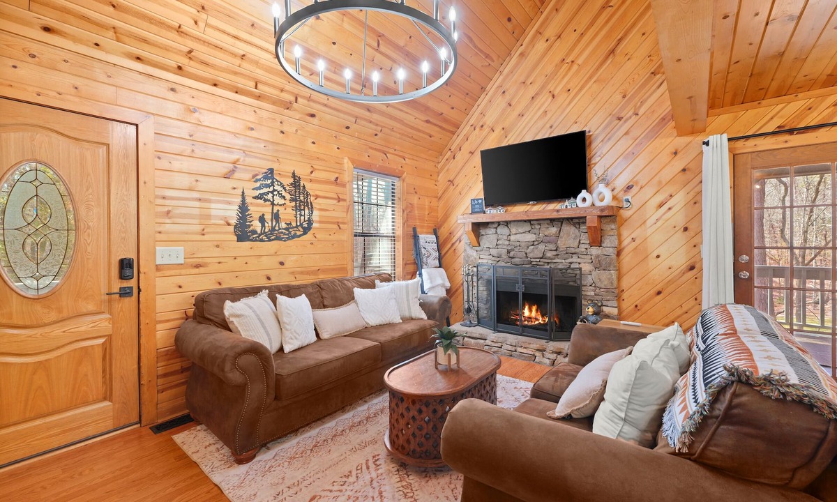 Sautee Nacoochee House | Firefly Lodge - 4 Bdrm Cabin 5 miles to Helen *Pets Welcome*