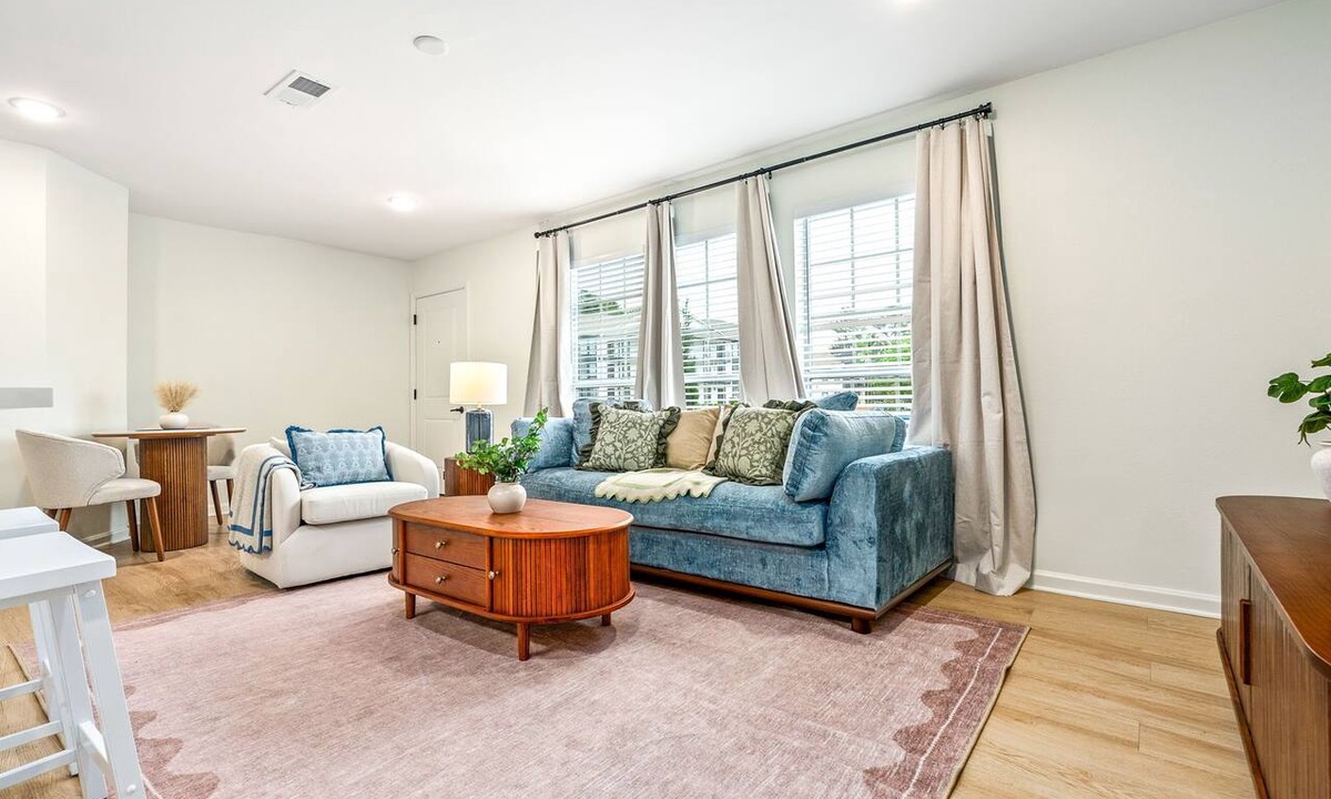 Auburn Condo | First Floor 3 BR Condo ~ Newly Renovated, Sleeps 8