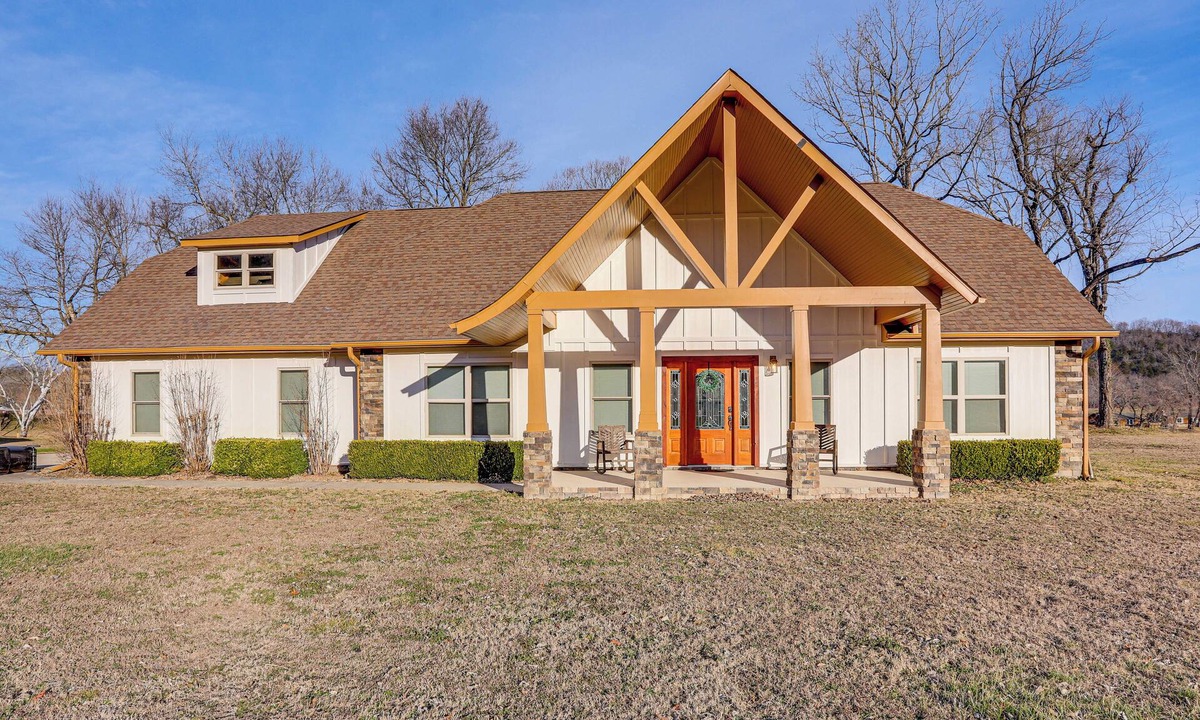 Lakeview House | Fish the White River! Sleek Family Home in Flippin