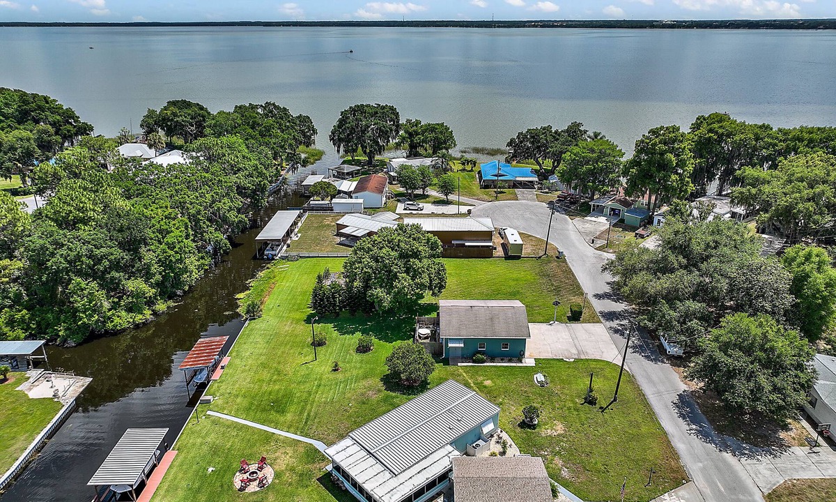 Plymouth House | Fisherman's paradise on Lake Eustis in Leesburg, FL on the Chain of Lakes