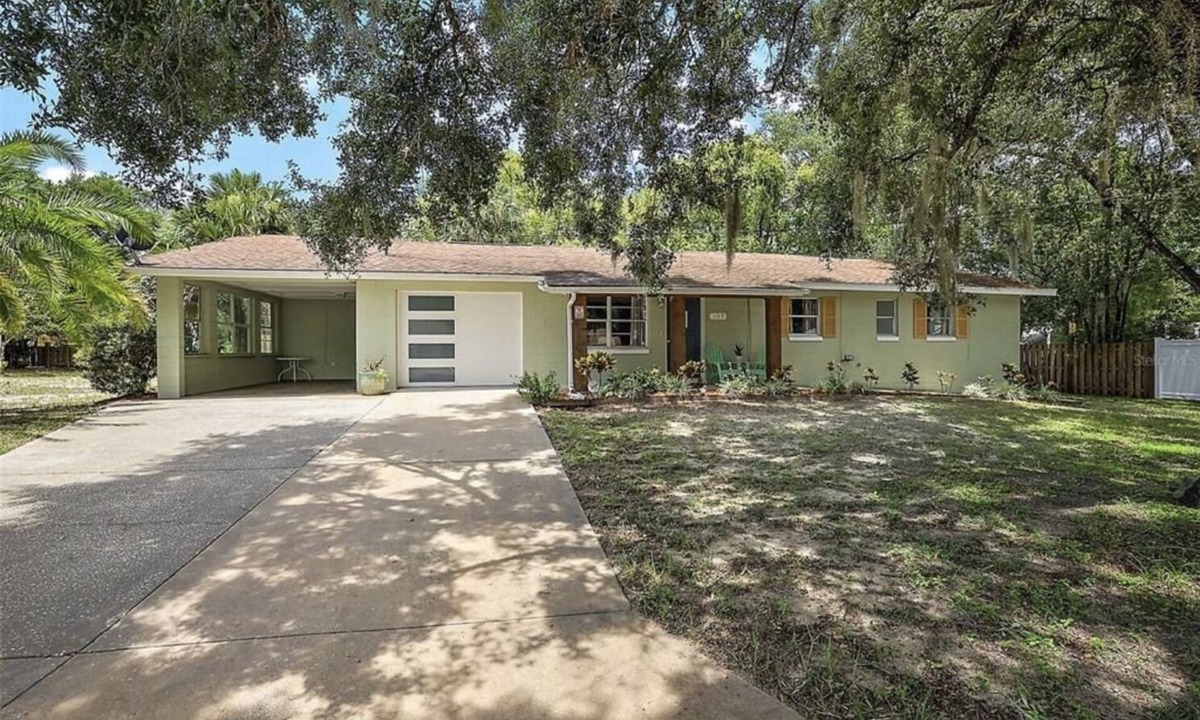 Mount Dora House | Floridian 4 bedroom home, sleeps 7, walk to downtown