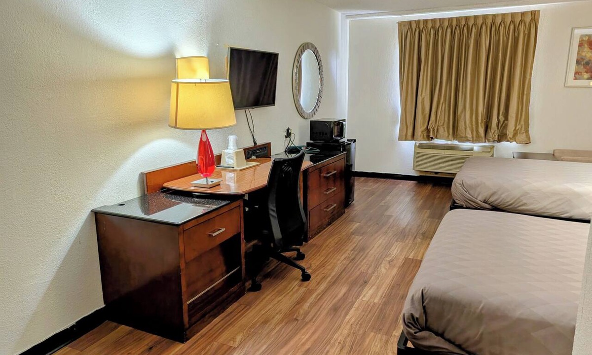 Forsyth Hotel | Forsythia Inn