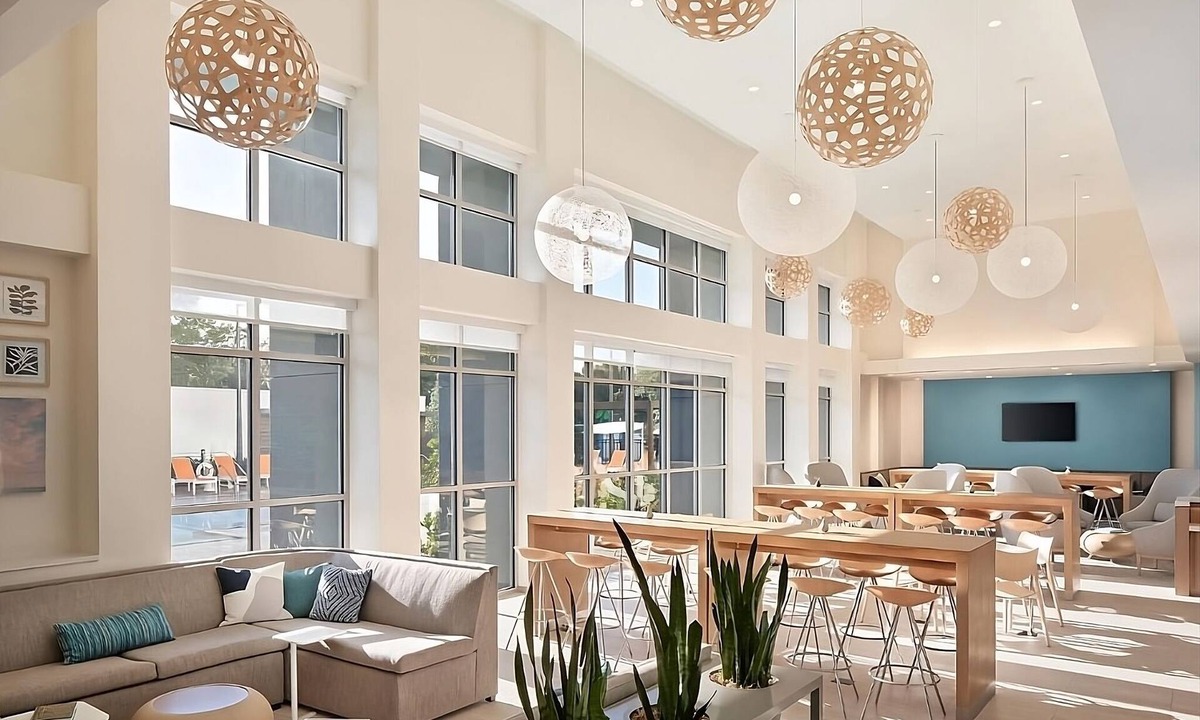 Williamsburg Hotel | Four Amazing Accommodations Near Orlando Theme Parks | Pool + Pets Allowed