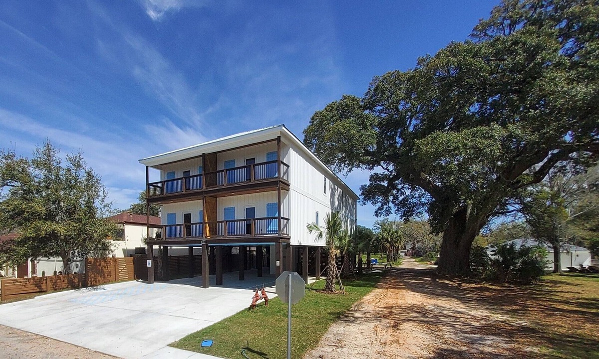 Biloxi House | Four Palms Unit C, 500ft to Beach, Walk 2 Casinos!