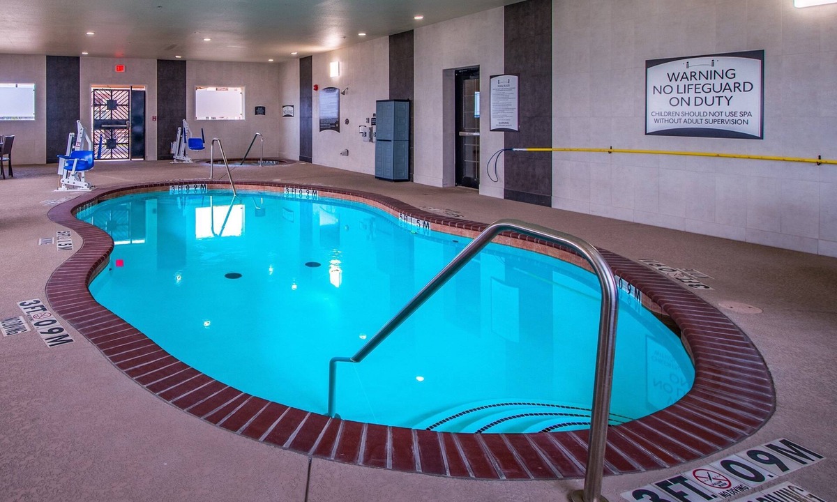 Longview Condo | Free Breakfast. Indoor Pool. Near Major Businesses.