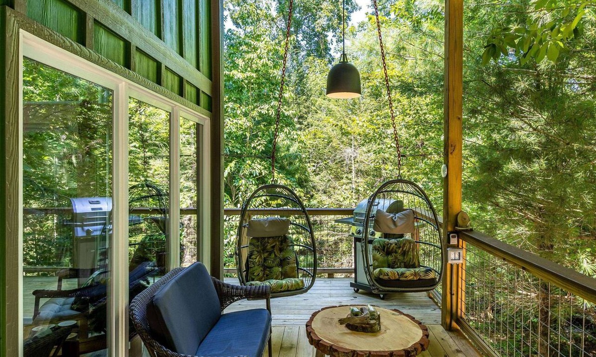 Lookout Mountain Apartment | Free Ruby Falls Ticket & More - Hot Tub-Handcrafted Treehouse-Lookout Mountain-Romantic Getaway