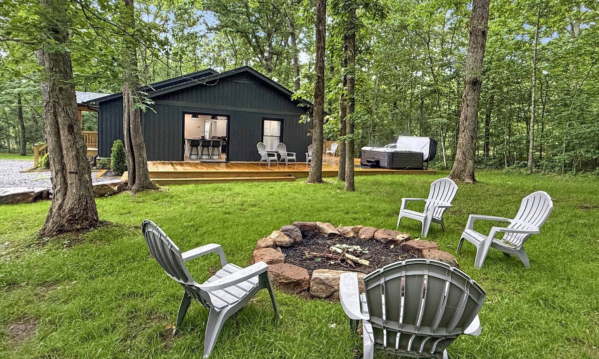 Rising Fawn House | Free Ruby Falls Ticket & More - Hot Tub-Fireplace-Firepit-McLemore 10 miles-Cloudland Canyon-Hiking