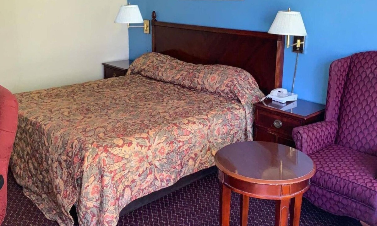 Milledgeville Apartment | Full Bed|Smoking|Milledgeville