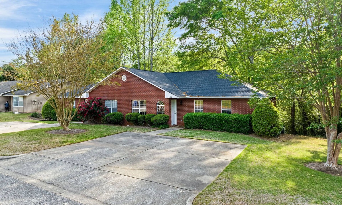 Auburn House | Fully Updated 3-bedroom home in pleasant Auburn! Less than 10 minutes to campus.