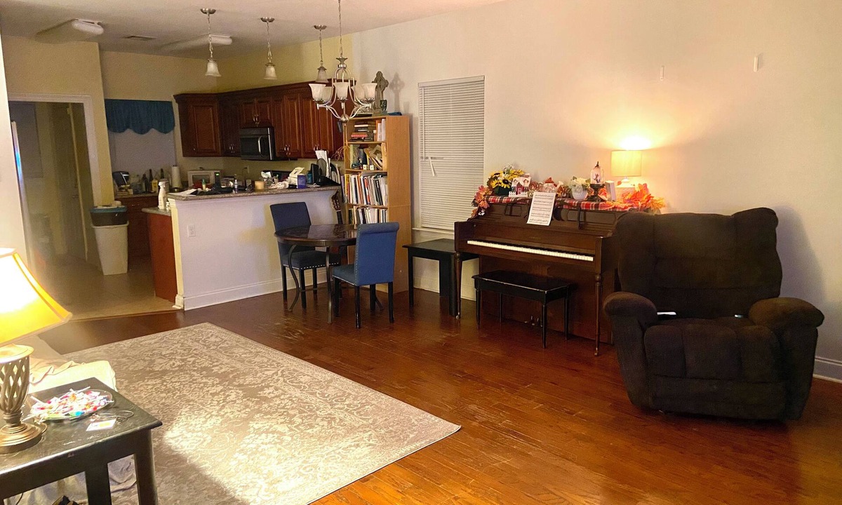 Broadmoor House | Furnished 2bedroom 1BA house with WiFi and central AC in wonderful New Orleans!