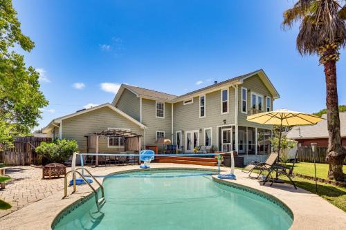 Mary Esther House | Game Room, Private Pool! Family Gem in Mary Esther