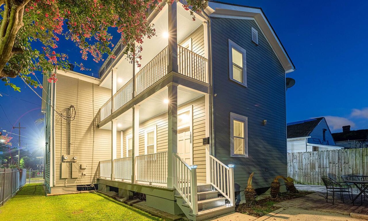 Faubourg Livaudais House | Garden District 2BR Townhouse w/Gated Parking