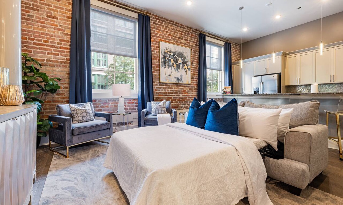Arts/Warehouse District Condo | ✨GLAM MEETS DOWNTOWN HISTORIC CHARMER✨Spacious Corner Condo with Sleeper Sofa | The Stella