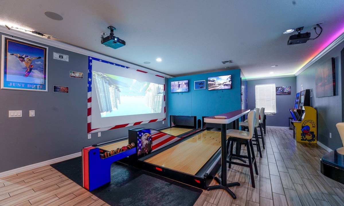 Loughman House | Global Bowling Villa, Sleeps 34
