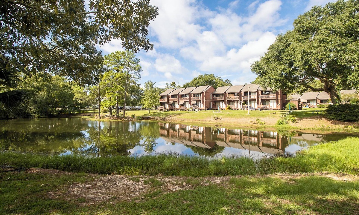 Diamondhead Condo | Golf & Relax! Lake Views! Next door to Diamondhead Country Club! Studio Condo.