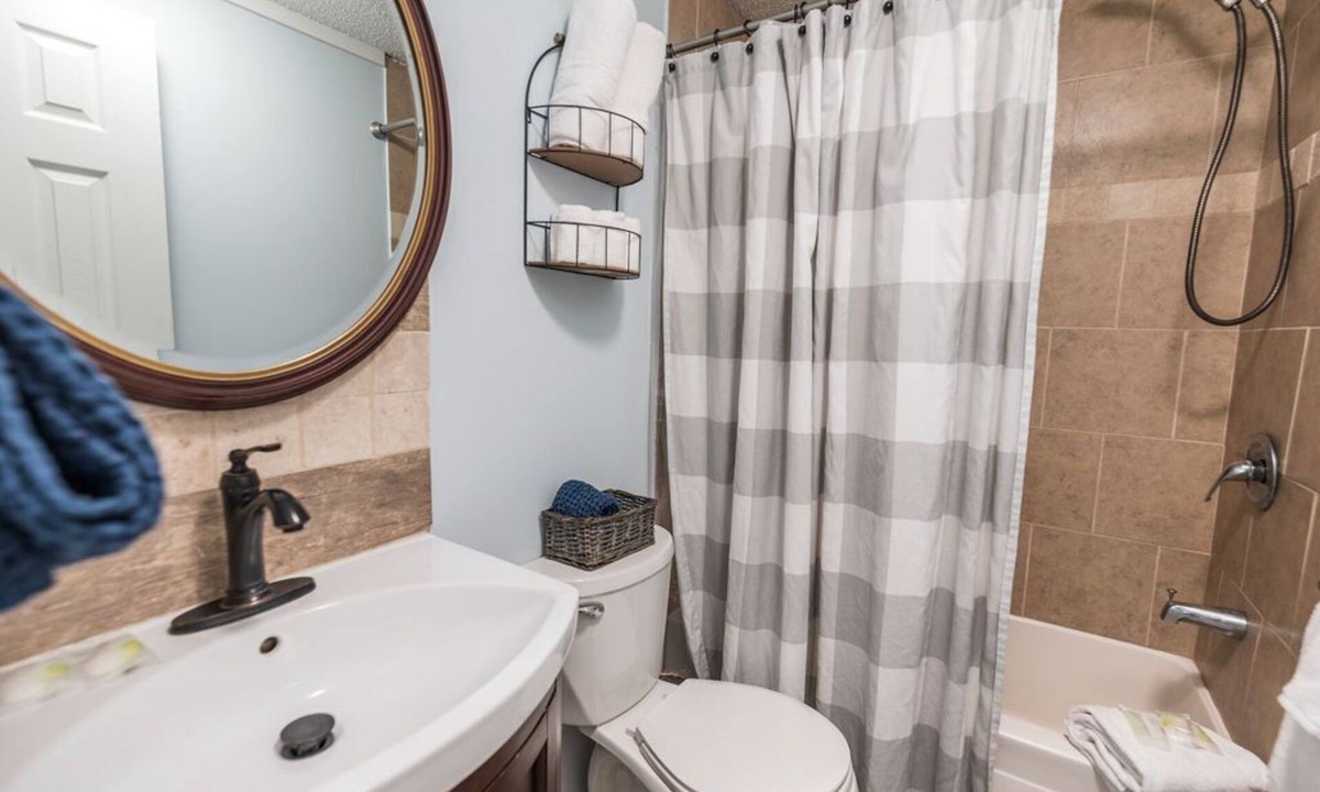 Saint Elmo House | Grandbay Oasis