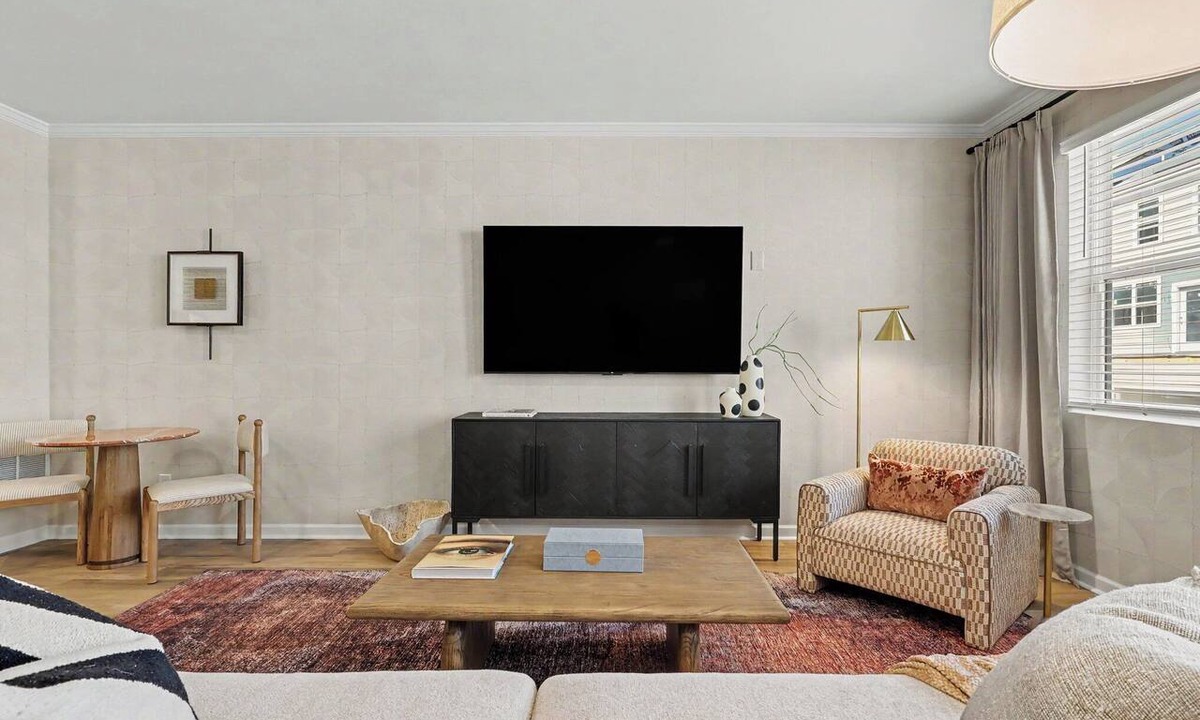 East Side House | Grant & Groove: Where timeless design meets the rhythm of ATL.