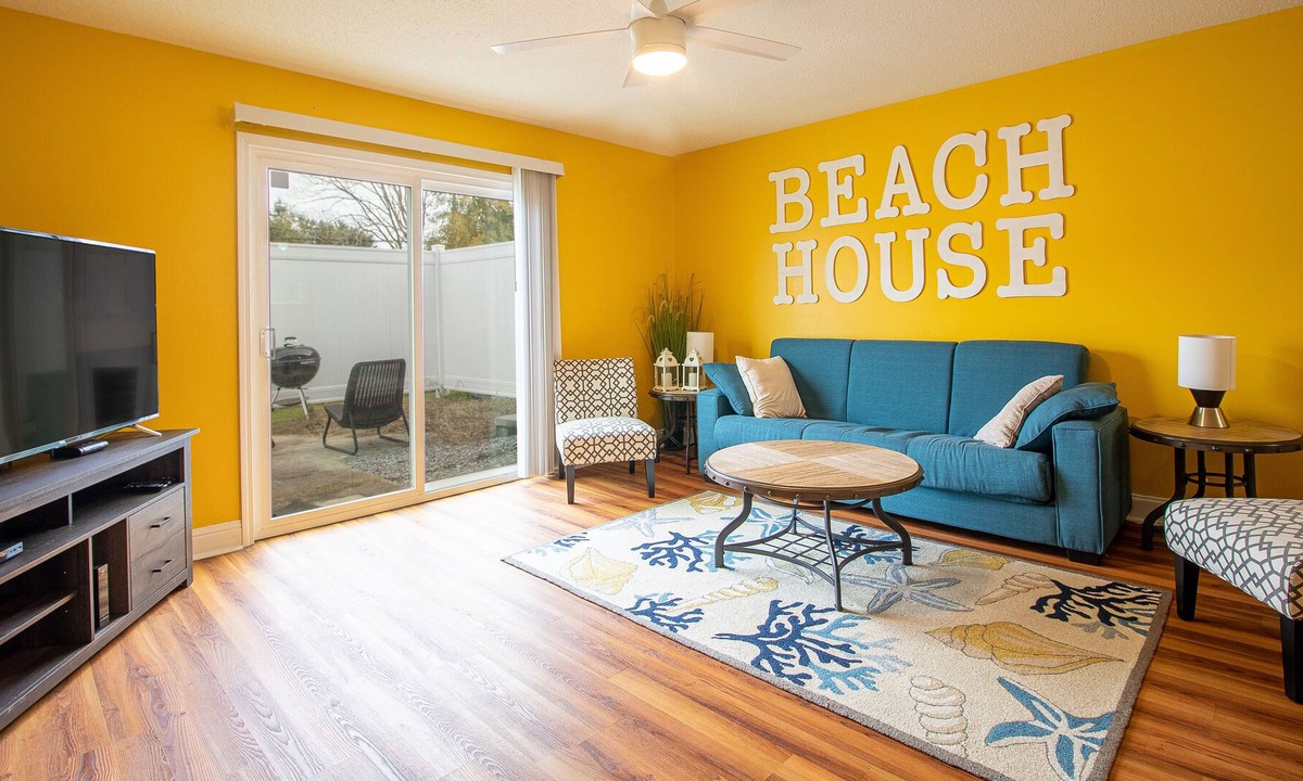 Biloxi Condo | Great 2 BR close to KAFB & we accept per diem! MAXIMUM 4 PEOPLE AT ANY TIME!