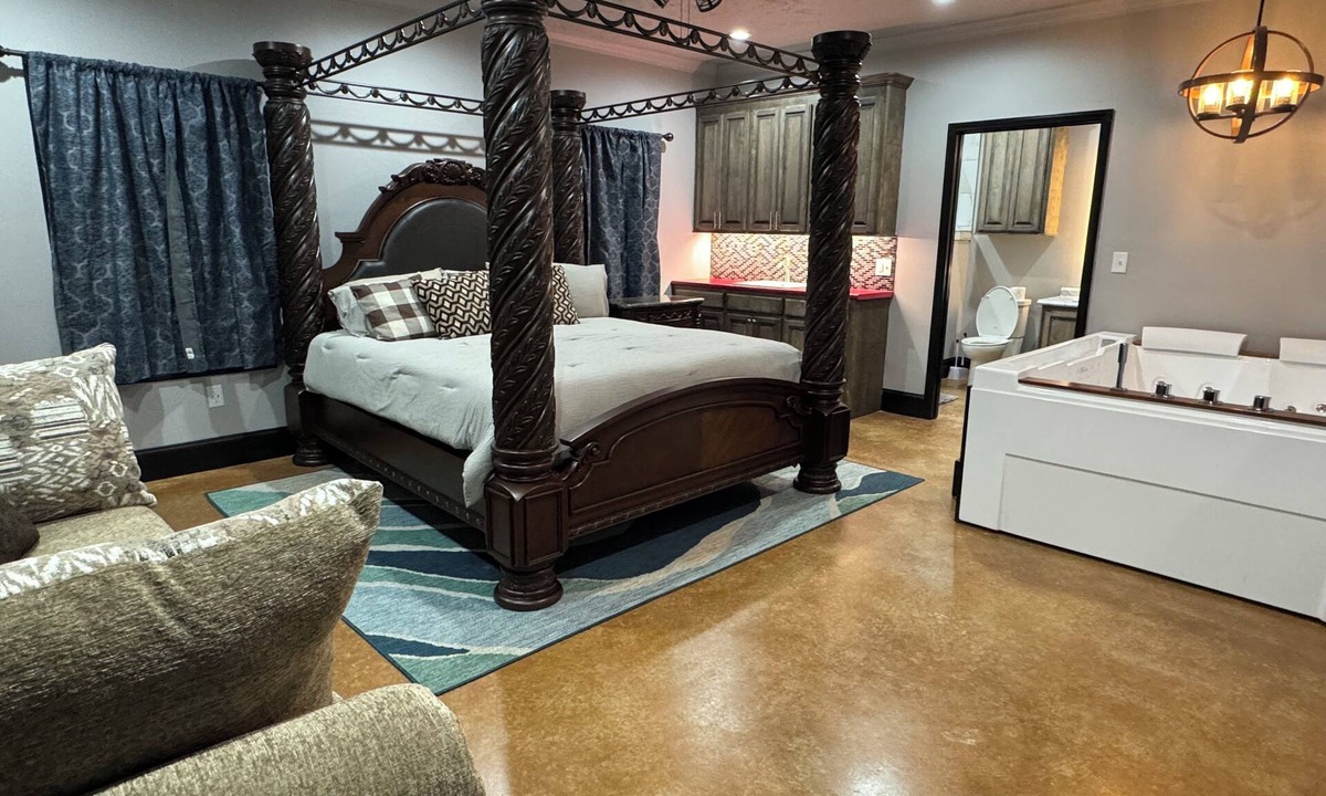 Philadelphia House | Green Loft Porches –2 Bedroom Retreat! Peaceful, Spacious & Stylish