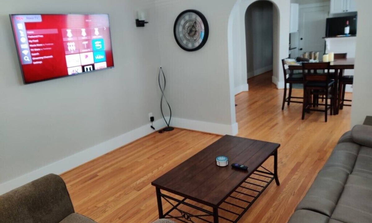 Grosse Pointe House | Grosse Pointe Cozy★ ★Downtown Detroit Close