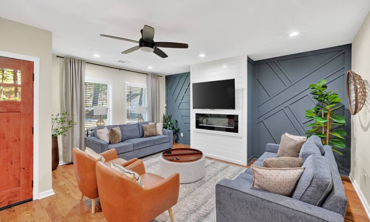 Atlanta House | Grove Park Haven Sleeps 12, Large Backyard