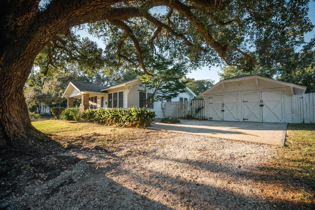 Gulfport House | Gulf Coast Craftsman - Cozy, Charming & Central!