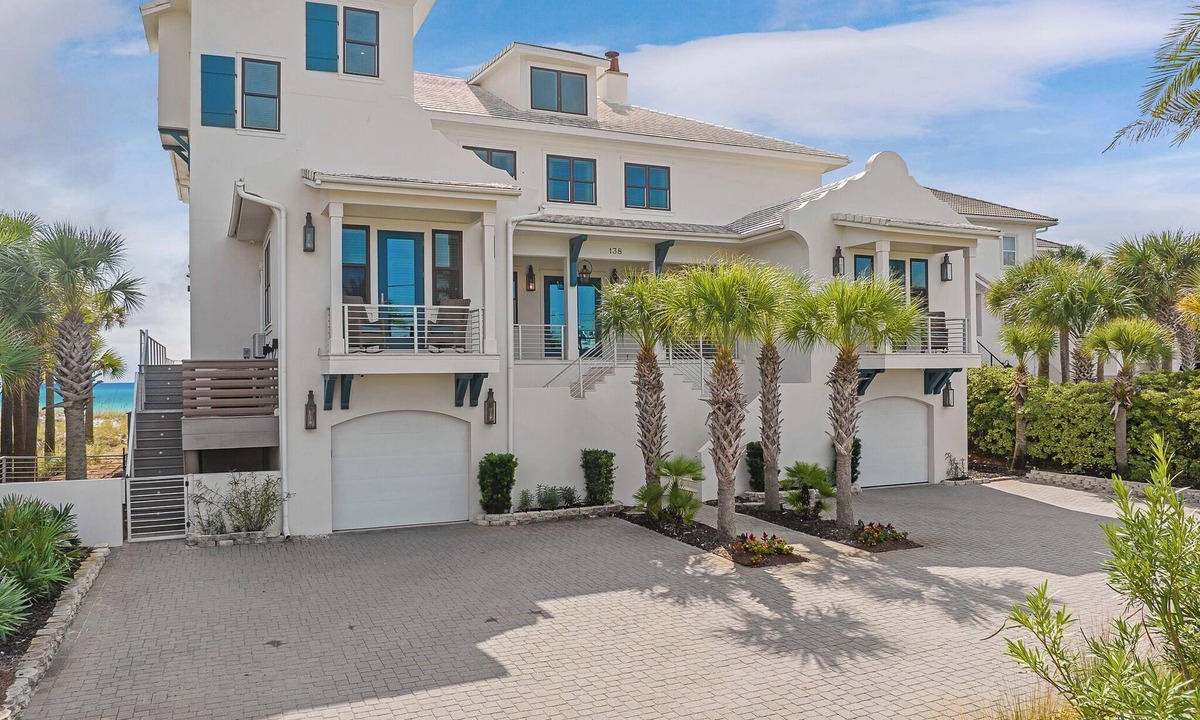 Gulf Pines House | Gulf-Front Home w/Infinity Pool and Games