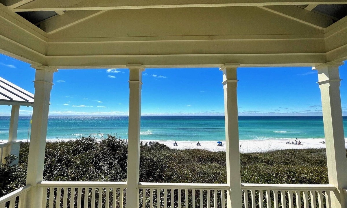Seaside House | Gulf Front Seaside Iconic Honeymoon Cottage