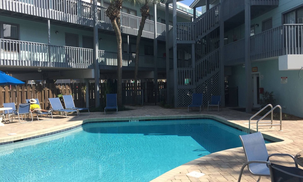 Gulf Shores Condo | Gulf side clean renovated 2 bedroom condo on the beach available summer/fall.