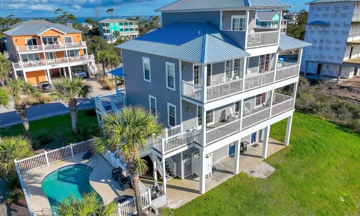Seagrass House | Gulf view Beach Retreat for Families Groups/Private Pool/Pet Friendly/Steps to Sand/Golf cart/Sleeps 14