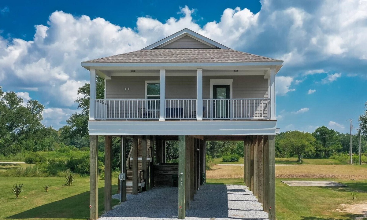 Long Beach House | Gulf View Retreat on the MS Coast Walk to Beach
