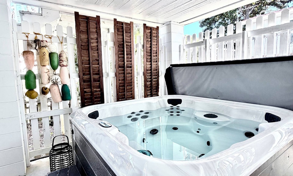 Tybee Island House | Gypsy Mariner - Tybee Is. Private Spa, Shuffleboard, 3 Kings, 1 Queen Sleeper
